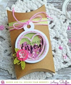 Queen & Co Shaped Shaker Tags